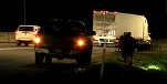 VIDEO Un american aruncă pe geamul mașinii 200.000 de dolari și creează haos