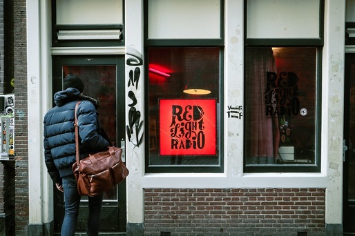 Primăria Amsterdam a interzis fumatul de marijuana în Cartierul Roșu