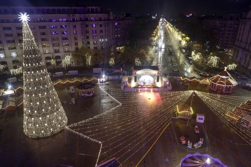 VIDEO&GALERIE FOTO Elevii premiați la Gala Profit.ro au aprins luminile din Târgul de Crăciun din București