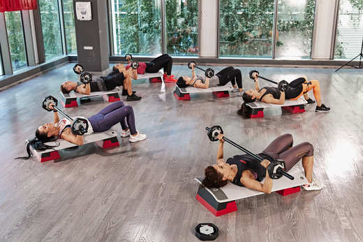 Beneficiile fitness-ului pentru angajați: investiție în sănătatea și productivitatea companiei tale