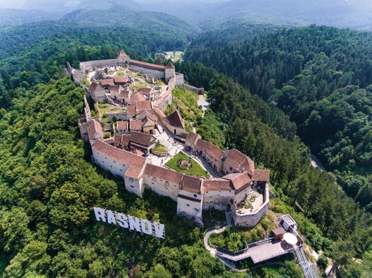 Cetatea Medievală din Râșnov a fost preluată de la constructor, după ce contractul era reziliat din 2022