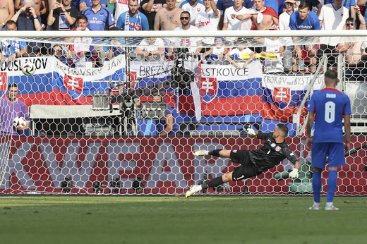 ULTIMA ORĂ FOTO Echipa națională de fotbal a României a terminat la egalitate cu Slovacia și intră în optimi de pe primul loc
