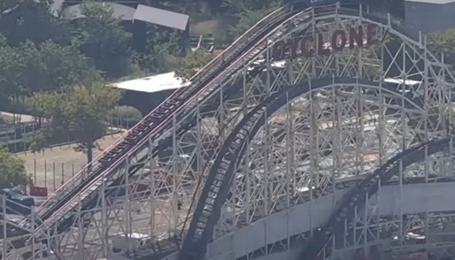 Un celebru roller coaster din New York, vechi de aproape 100 de ani, a fost închis 