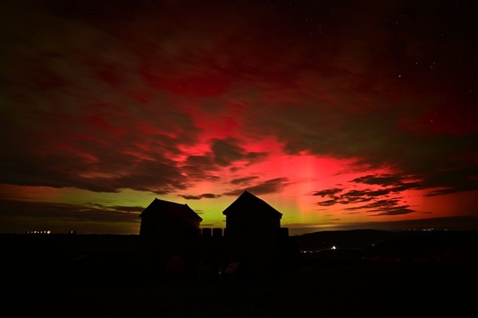 FOTO Aurora boreală a făcut din nou spectacol pe cerul din România