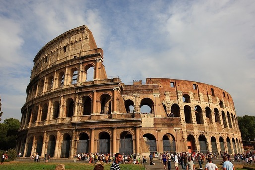 Airbnb va organiza 'lupte cu gladiatori' în legendarul Colosseum din Roma