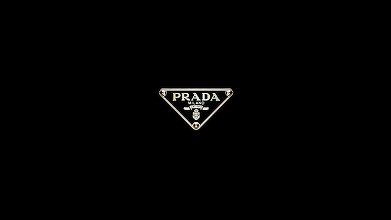 Prada se apropie de un acord de 1,6 miliarde de dolari pentru achiziția Versace