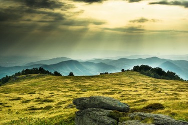 România, comparată cu Elveția în celebra National Geographic: Lăsați Alpii elvețieni! Elvețienii se bucură de rösti, românii înghit mămăligă