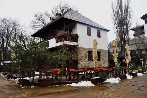 FOTO Muzeul Satului vrea să închirieze hanul la care a stat Alexandru Ioan Cuza