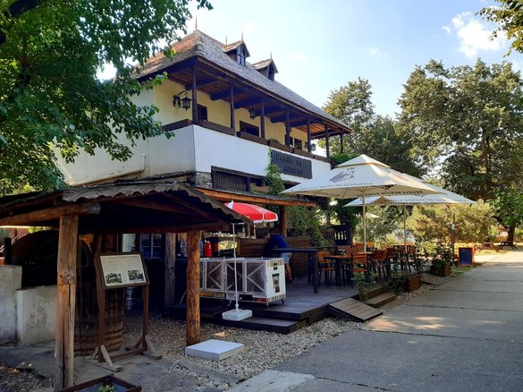 FOTO Muzeul Satului vrea să închirieze hanul la care a stat Alexandru Ioan Cuza