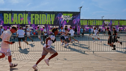 Beach, Please! intră în Black Friday și pune în vânzare bilete cu 10 lei. Vine cu un concept ironic