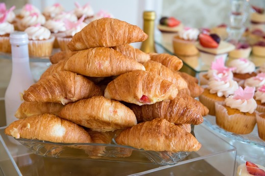 INEDIT Amendat pentru două croissante mâncate prea devreme