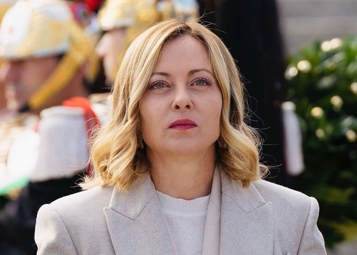 Giorgia Meloni își vinde cadourile 