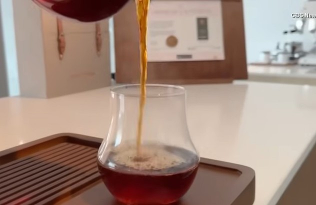 Cea mai scumpă cafea din lume. O ceașcă costă 1.000 de dolari, în Dubai VIDEO