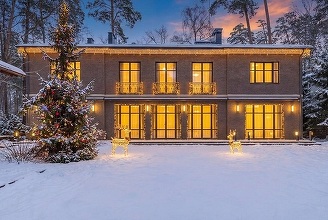 FOTO Steven Seagal își vinde casa din Moscova pentru aproximativ 7,5 milioane de dolari