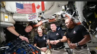 VIDEO Trump - discuție  în direct cu astronauții de pe Artemis II: Nu vom lăsa doar urme de pași. Vom construi acolo și vom merge mai departe spre Marte! Comandantul misiunii: O specie pe două planete