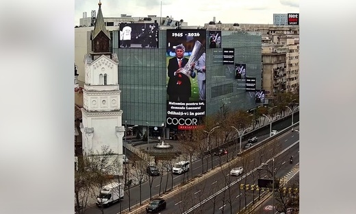 VIDEO Lucescu, omagiat pe ecran în centrul Bucureștiului