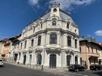 FOTO Mița Biciclista: Nimic rușinos ca Muzeul de Artă să vândă și clătite, gogoși, cafea