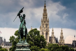 FOTO Sarmalele moldovenești, la Viena pe o clădire-turn emblematică 