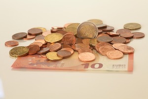 Fiscul îi ia în evidență, din 2016, pe cei cu venituri zero pentru a le calcula CASS la salariul minim