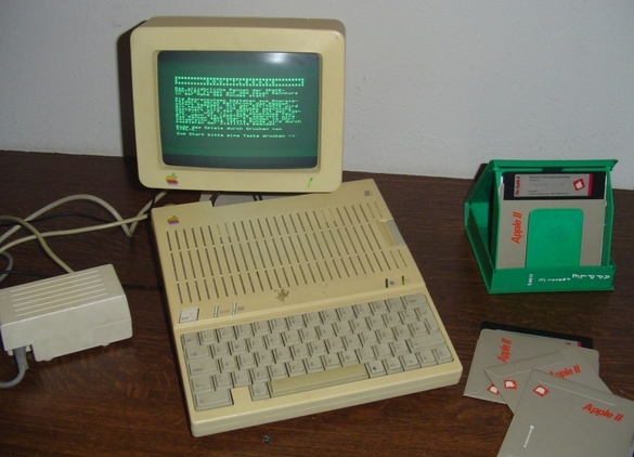 Apple II Sursa foto:wikimedia