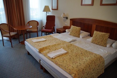 Hotelierii de la mare vor să-i angajeze permanent pe sezonieri, dar să nu plătească taxe pe salarii în extrasezon