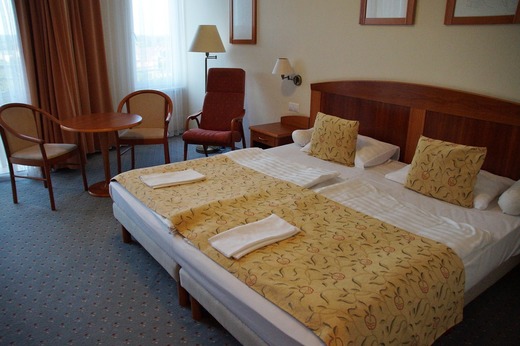 Hotelierii de la mare vor să-i angajeze permanent pe sezonieri, dar să nu plătească taxe pe salarii în extrasezon