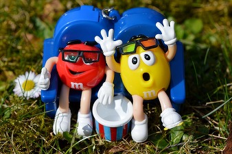 Un tribunal suedez a interzis Mars să mai vândă bomboanele M&M's scrise cu litere mici