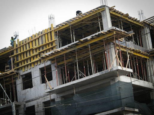 Avansul din sectorul construcțiilor a încetinit, pe fondul reducerii lucrărilor la locuințe noi