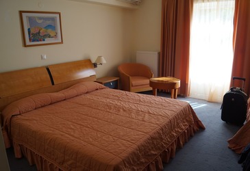 Piața apartamentelor închiriate în regim hotelier se dezvoltă în București. O firmă vrea să cumpere un întreg bloc