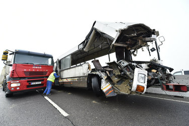 EXCLUSIV Dezastrul rutier de pe Centura Ploieștiului, provocat de un autobuz fantomă. Despăgubiri în aer pentru zeci de oameni afectați în cel mai mare accident al anului
