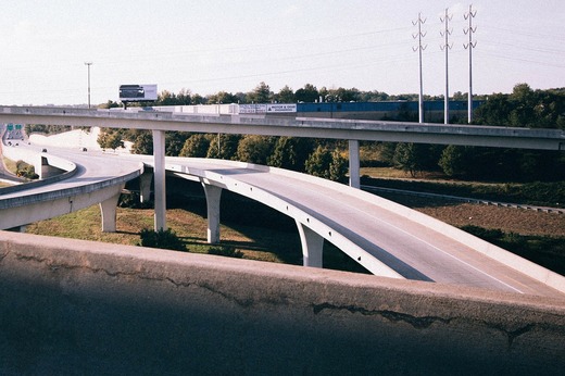 Consultantul angajat de stat: Picioarele autostrăzii Pitești-Sibiu pică în mijlocul unui drum național și al unuia județean