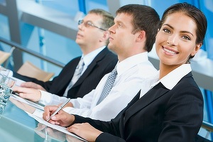 Topul companiilor cu angajați fericiți. Aproape 13.500 de români, întrebați cum se simt la locul de muncă