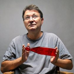 Business inedit: Scriitorul Florin Iaru a pornit o afacere de "diagnostic literar"