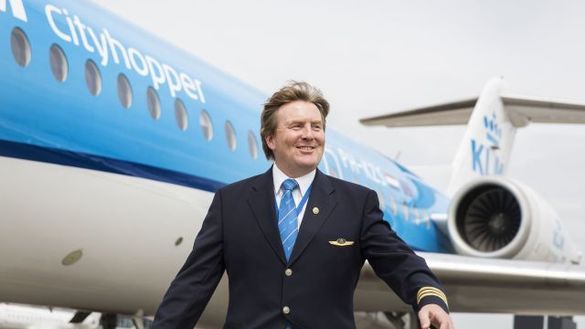 FOTO Cei care au zburat cu KLM pe rutele europene în ultimii 20 de ani este posibil să-l fi avut copilot pe regele Olandei. Willem-Alexander dezvăluie că pilotează în secret