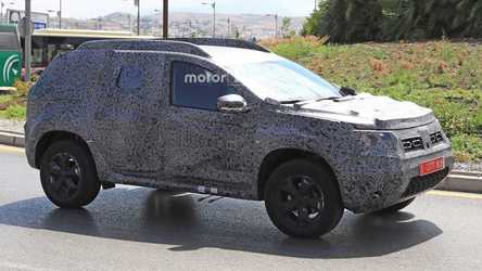 Primele fotografii-spion cu noul Dacia Duster. SUV-ul va păstra stilul actualei generații, chiar dacă va avea un nou design
