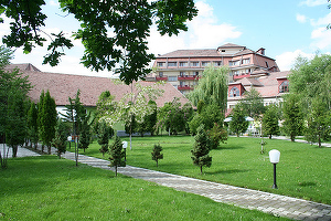 FOTO Hotelul Hefaistos din Covasna va fi scos la vânzare, prin licitație de la peste 4,1 milioane euro