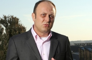 Grivița semnează în octombrie actele prin care îi vinde lui Dan Șucu terenul pentru un complex imobiliar, la preț dublu decât a vândut unor dezvoltatori isralieni în 2008