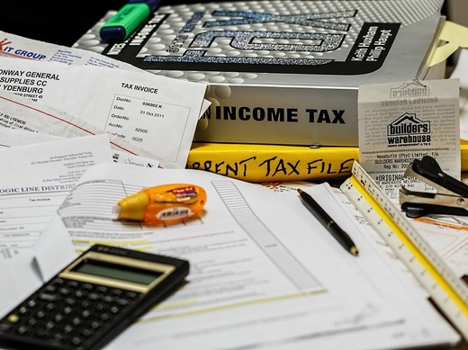 Proiectul care schimbă Codul Fiscal pentru mutarea contribuțiilor sociale: crește povara contribuțiilor la activități independente