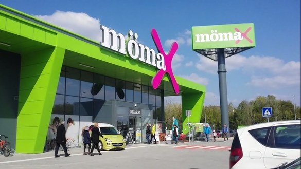 VIDEO&FOTO După o tatonare a pieței de 10 ani, retailerul austriac XXXLutz, având ca simbol un scaun gigantic, intră în România pentru a concura Ikea