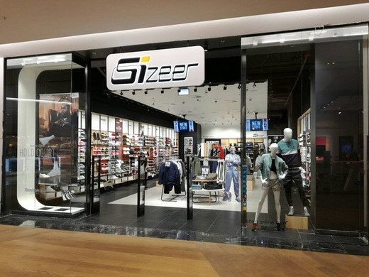 Surpriză: un nou retailer puternic a intrat în România. Distribuitor exclusiv al mai multor branduri și controlat de cea mai mare platformă de vânzare pentru produse sportive din Polonia