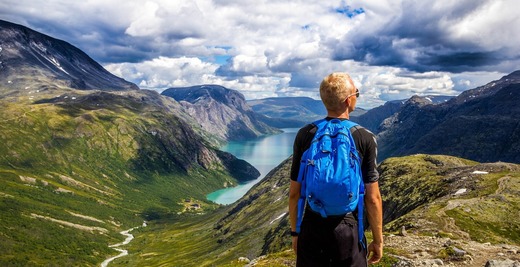 Programul noului Guvern pe turism face referire la instituții care nu există și la încercarea de a găsi soluții deja introduse