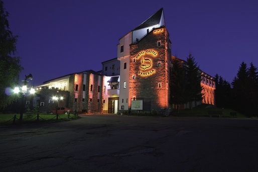 FOTO Hotelul cu care Ceaușescu îi atrăgea pe turiștii străini iubitori de Dracula, scos la vânzare de un fost bucătar