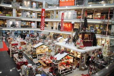 CONFIRMARE După o tatonare a pieței de 10 ani, retailerul austriac XXXLutz intră astăzi în România cu un magazin Mömax pentru a concura Ikea
