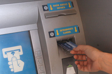 Studiu de impact comandat de bănci: Proiectele de lege care limitează dobânzile la credite și sumele cerute de recuperatori vor afecta creditarea și economia. Unele produse bancare pot dispărea