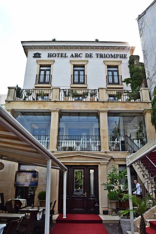 FOTO Ofertă pe piață: Residence Arc de Triomphe, primul hotel butique-hotel construit în București, și Residence Domenii Plaza au fost scoase la vânzare