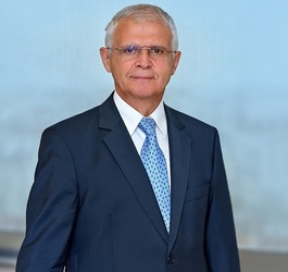 CONFIRMARE Fondul american JC Flowers l-a instalat ca președinte al CA la Piraeus România pe Nicolae Dănilă, fost președinte executiv BCR. Dănilă a condus în anii '70 sucursala Chase Manhattan Bank a lui David Rockefeller, bancher în relație cu Ceaușescu