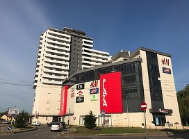 FOTO Un mall cu piscină a fost scos la vânzare cu peste 12 milioane euro, la doi ani de la inaugurare