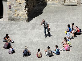EXCLUSIV România rămâne fără ghizi, deși salariile ajung și la 2.000 de euro pe lună, plus cazare și mâncare. Oricine știe o limbă străină și are cultură generală poate fi ghid