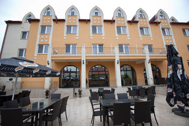 Hotel de lux - scos la vânzare 