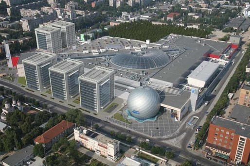 Un grup de retaileri cere închiderea mall-urilor din România